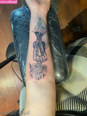 Taylor Domina [ taylor-domina ] - Sudada y caliente después de hacer ejercicio