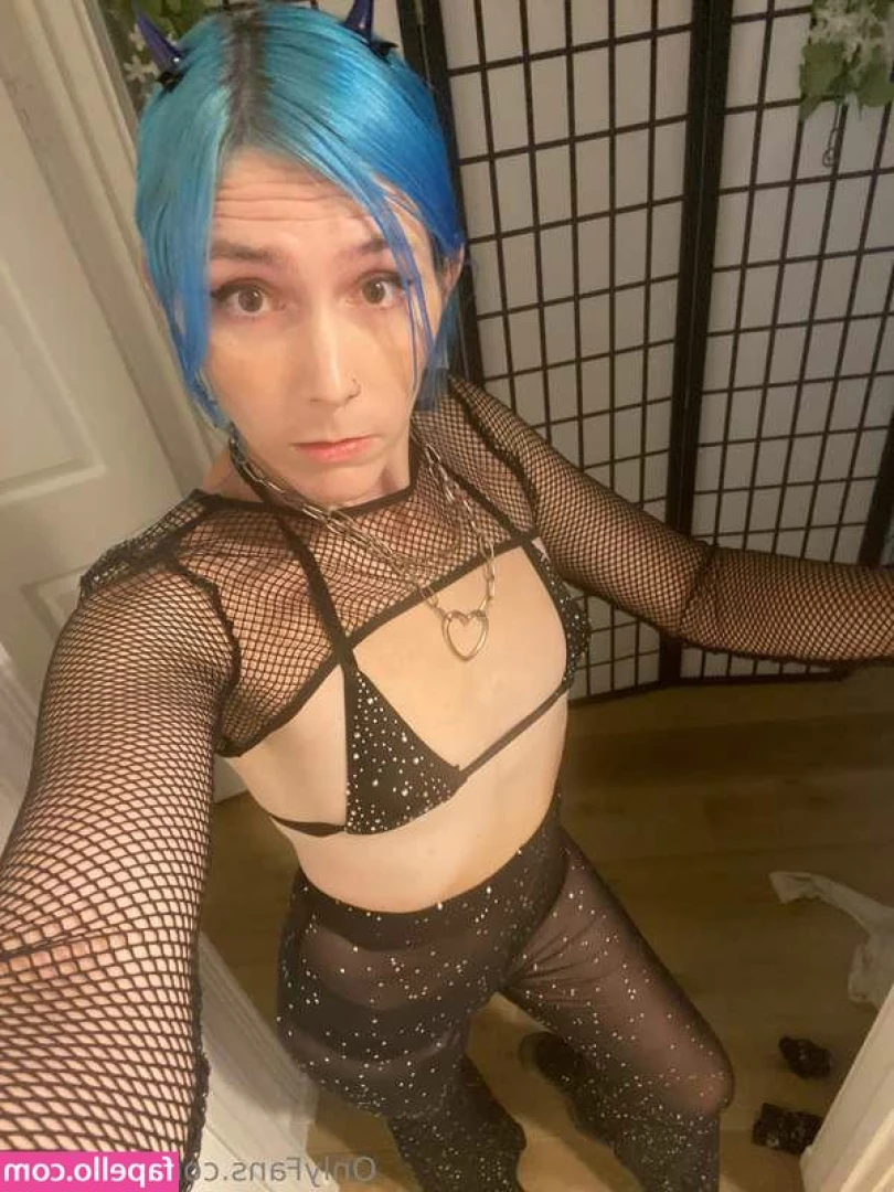 Taylor Rose [ taylor-rose ] - Buenos días    Les dejo aquí este video  dejen su buena propina mis