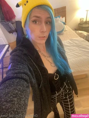 Taylor Rose [ taylor-rose ] - Go subscribe to my sista   EnticingMistress   enticingmistress