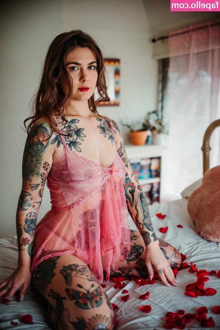 Pettythingss - Happy Halloween!!!! 👻🎃🖤🔮 Drop a gif of what you're doing