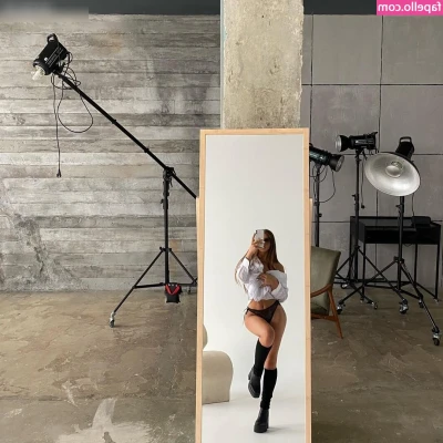 daria.nkaaaa [ daria-nkaaaa ] - Wer würde das Bild gerne ohne den Body sehen     PS  ich trage