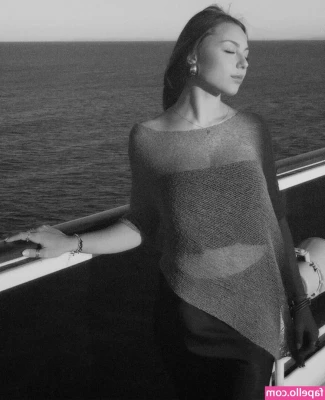 Elena Moya [ elena-moya ] - Would you want to see a JOI I made? 🙈😈