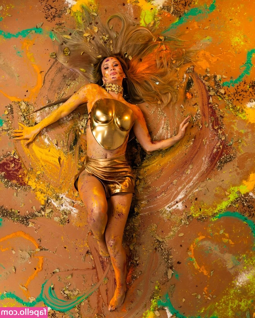 Claudia Leitte [ claudia-leitte ] - I prefer to get my ass eaten like this 😋