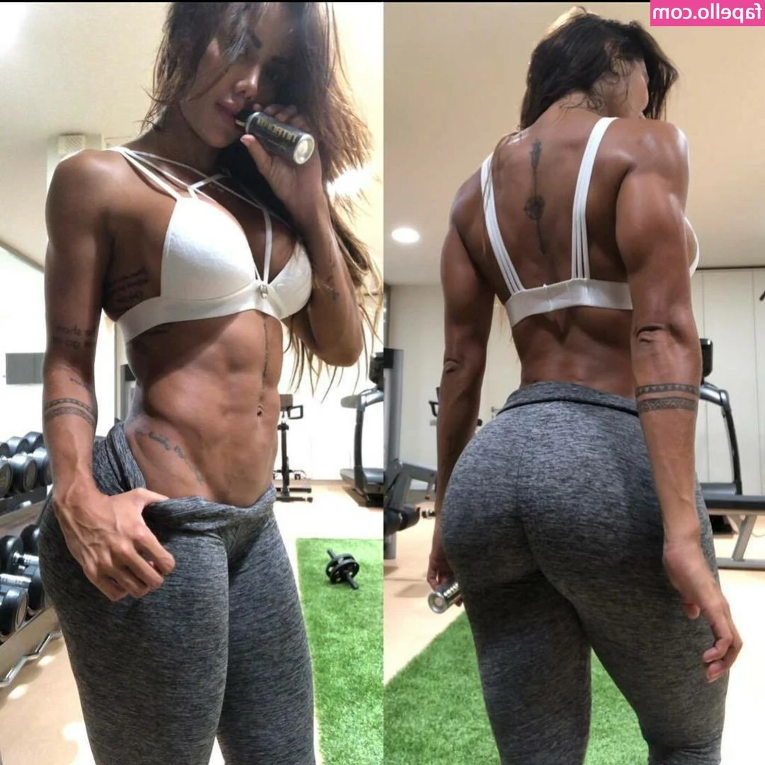 NiaIsazaOficial - Playing with myself