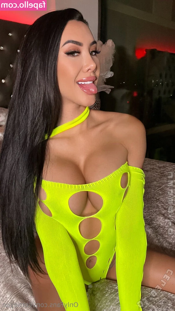 Corrie Yee [ corrie-yee-31 ] - Bum bum bum