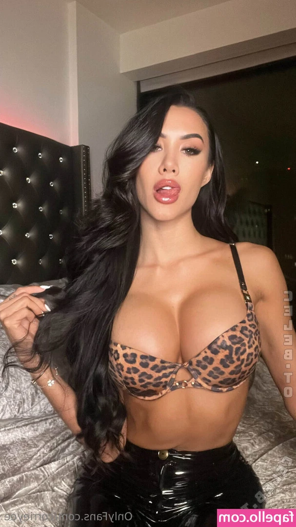 Corrie Yee [ corrie-yee-31 ] - hope i make your morning a lil brighter 😌🤍 i let loose and got