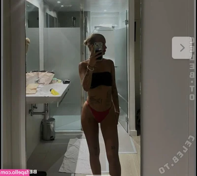 Kim.Lxv [ kim-lxv ] - Take me to a concert... Who would we go see? DM me 😉