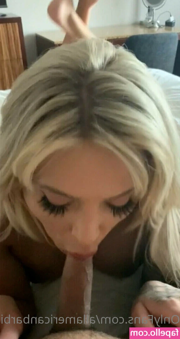 Christina Savoy [ christina-savoy ] - Therapist Roxy is online