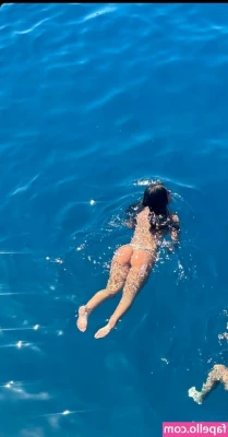 Tanya Alhyaly [ tanya-alhyaly ] - Up the skirt action and a little bit of milky boob😘