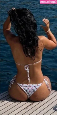 Tanya Alhyaly [ tanya-alhyaly ] - Who s wants to see what s under the dress