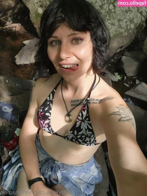 Victoria Glee [ victoria-glee ] - Want to see what s underneath