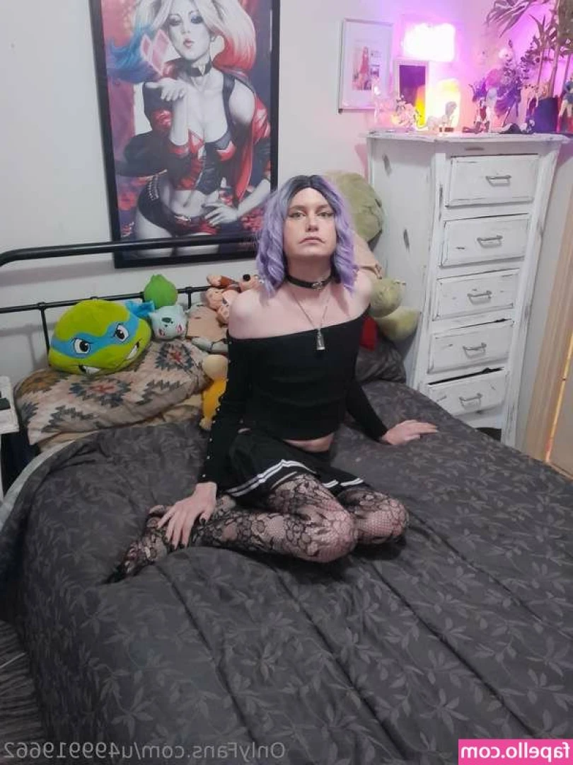 Jessie Saturn [ jessie-saturn ] - if you're not pulling my hair you're doing it wrong