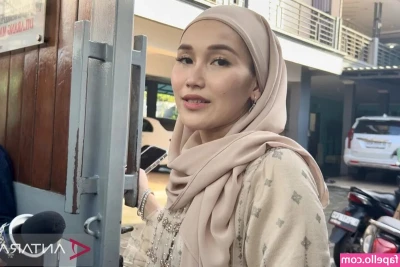 Ayu Ting Ting [ ayu-ting-ting ] - Met up with the Mister last night  What do you think of my look