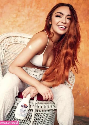 caitlin_christine [ caitlin-christine-4 ] - 🤗 You like my outfit daddy?