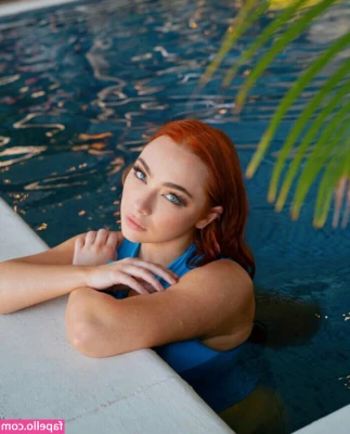 caitlin_christine [ caitlin-christine-4 ] - Hot tub babe