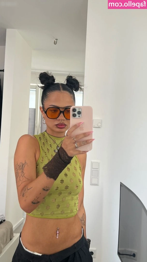 Chantal-Jale Kirman [ chantal-jale-kirman ] - I'm online message me : )