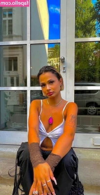 Chantal-Jale Kirman [ chantal-jale-kirman ] - In the mood for endless cuddles