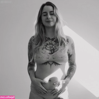 FraeuleinChaos - Done it again  I ve discovered the hottest mum on here  Look at those