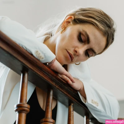 Sarah Mangione [ sarah-mangione ] - Huge #footcomparisons with Little Luna