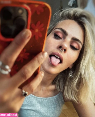 Sarah Mangione [ sarah-mangione ] - Come take the rest off 😏