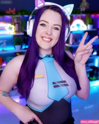 BlueandQueenie - Done a photo shoot this morning  New photos will be coming    how are