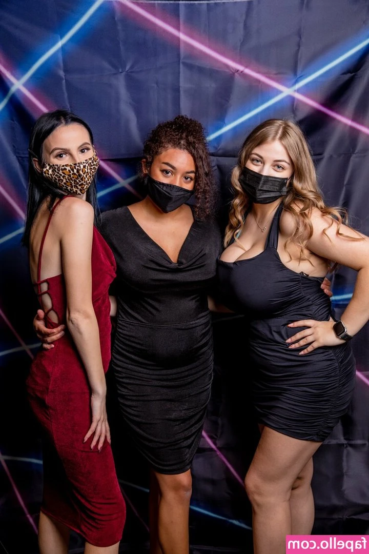 Lilbishmika - Playing with my fuck machine toys.