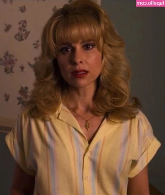 Cara Buono [ cara-buono ] - Take my leash and lets play