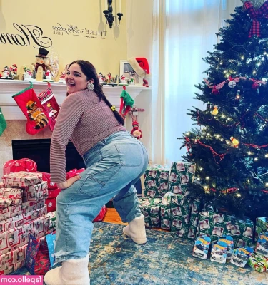 Megan Stalter [ megan-stalter ] - HELLO MY FANS!  Sorry for the lack of videos. I've been on the cotton