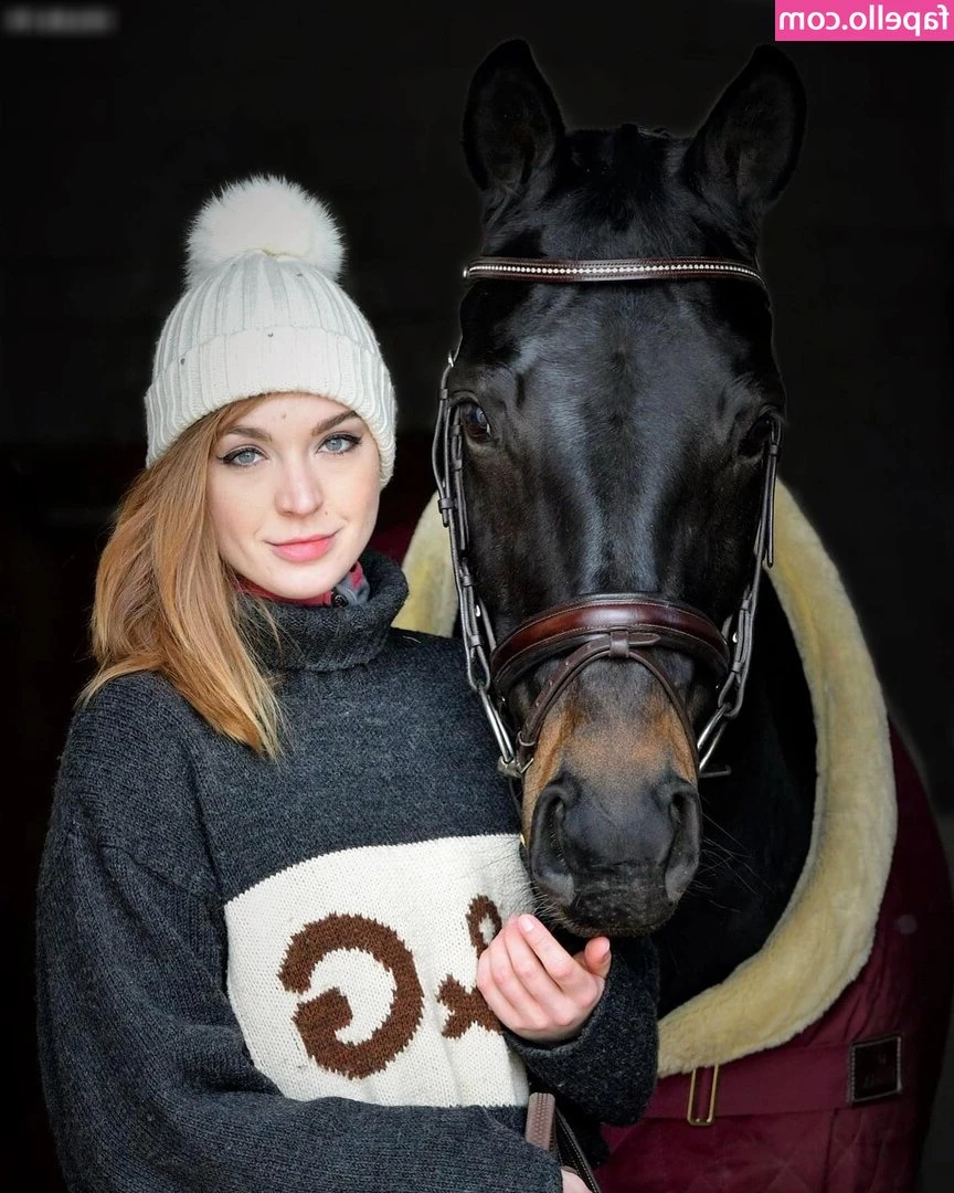 Zauberpony - CLOSED Are you ready for a super hot custom? We f so hit my DM