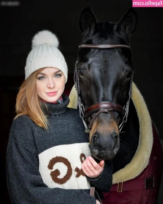 Zauberpony - CLOSED Are you ready for a super hot custom? We f so hit my DM