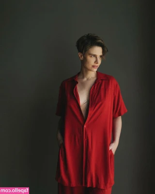 Stephanie Lourenço [ stephanie-lourenc-o ] - Lemme be your little pet 😌