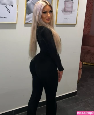 Jessica__cnr [ jessica-cnr ] - I love being in nature  what about you darlin