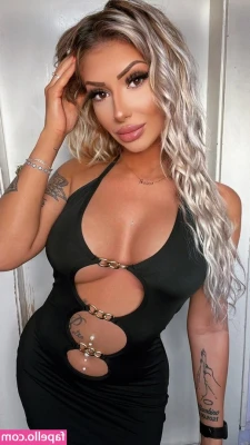 Jessica__cnr [ jessica-cnr ] - Showing my huge soles for my little friends