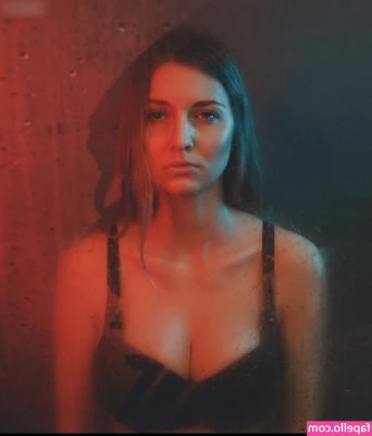 Juliane Denzer [ juliane-denzer ] - Onlyfans is having issues and not allowing me to upload new content