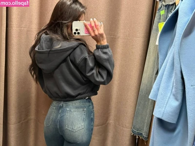 Mulankis - Giving passerbys a semi 😜