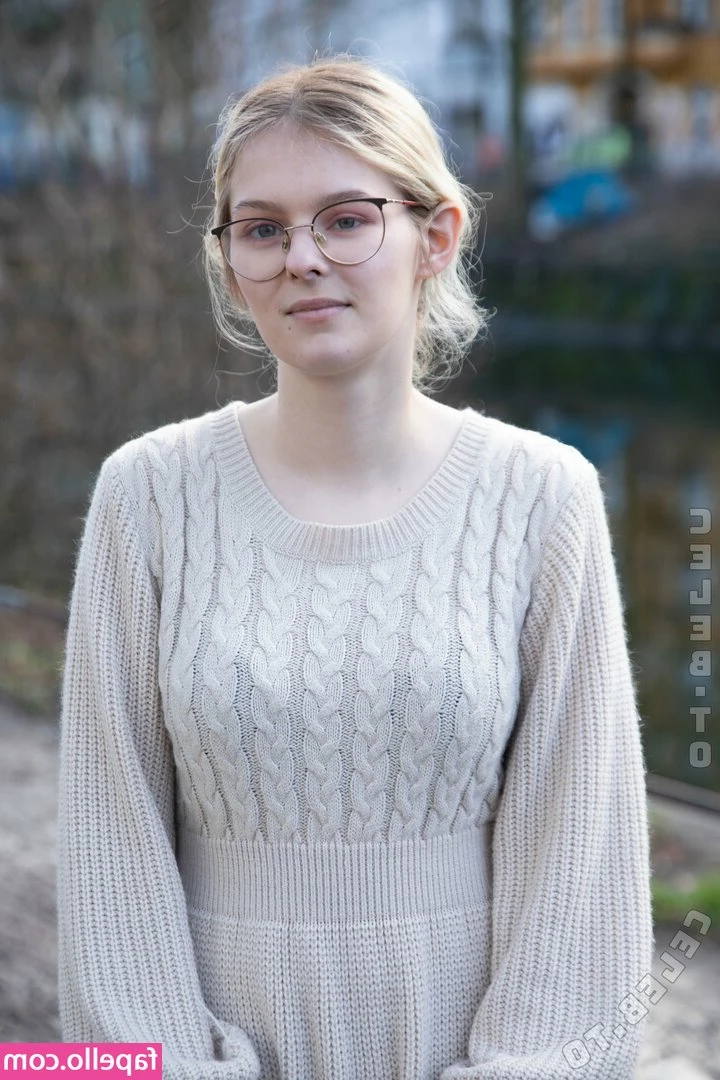 Ally03 - I’m going to be recording a better video with this butt plug this