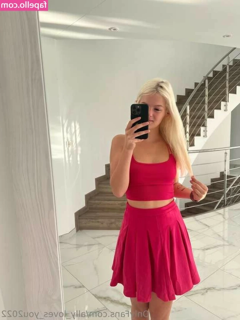 Ally03 - you know i can't go a day without spreading my fat ass for