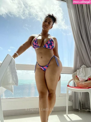 Michell Angels [ michell-angels ] - Can I smother you with my oiled up cheeks!