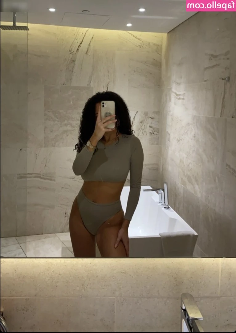 Fatmalocke - Hmmmm, maybe I need to turn round and have a proper look? 😏