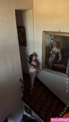 Caitlin Erin O [ caitlin-erin-o ] - Morning stretches in the sun, I love to stay healthy💪🏼🔥💚