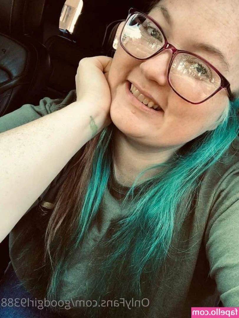 goodgirl9388 - Pretty standard after gym look.  Matching clothes and shoes ✔️