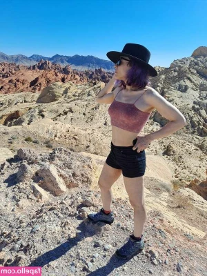 Evelyn Nyte [ evelyn-nyte ] - Bathing in sunlight ☀️