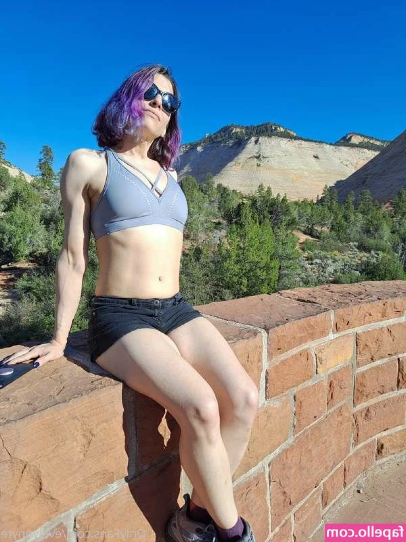 Evelyn Nyte [ evelyn-nyte ] - another night of her ignoring your existence <3