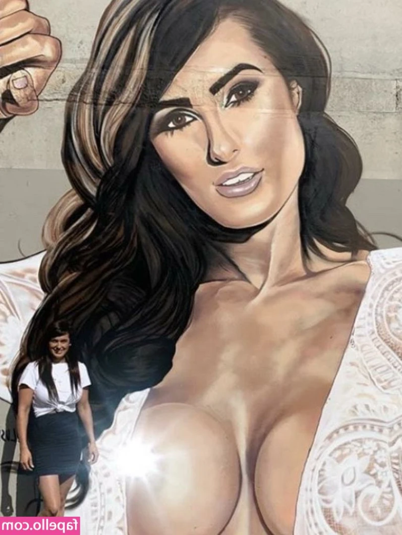 Arabella Del Busso [ arabella-del-busso ] - Got a nice booty shaking video for you for friday!! Let's fucking