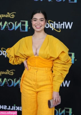 cravalho - Come check out the mess Mommy's made already, waiting on you!😈