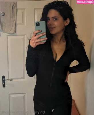 Bonniexo98 - I took this custom last week. Just laying on my stomach shaking and