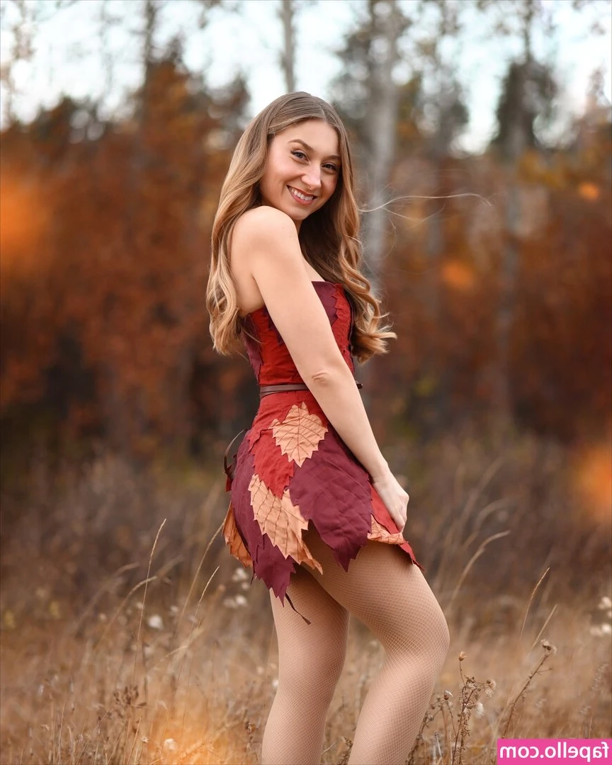 Jade Montana [ jade-montana ] - Just showing you where I want you to put your face 😈  4 pics