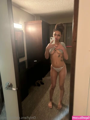 xo.indii [ xo-indii ] - Foot Worship Nylon Handjob  It’s summer and my feet are sweaty and