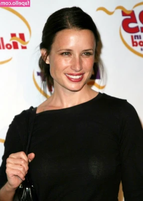 Shawnee Smith [ shawnee-smith ] - Lick it up 🐷