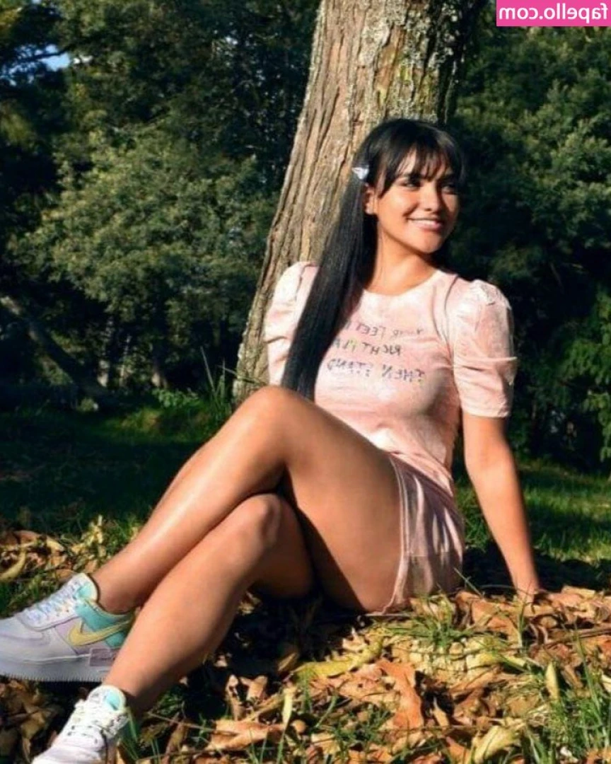 Emmiily_z [ emmiily-z ] - Getting out of bed is overrated actually